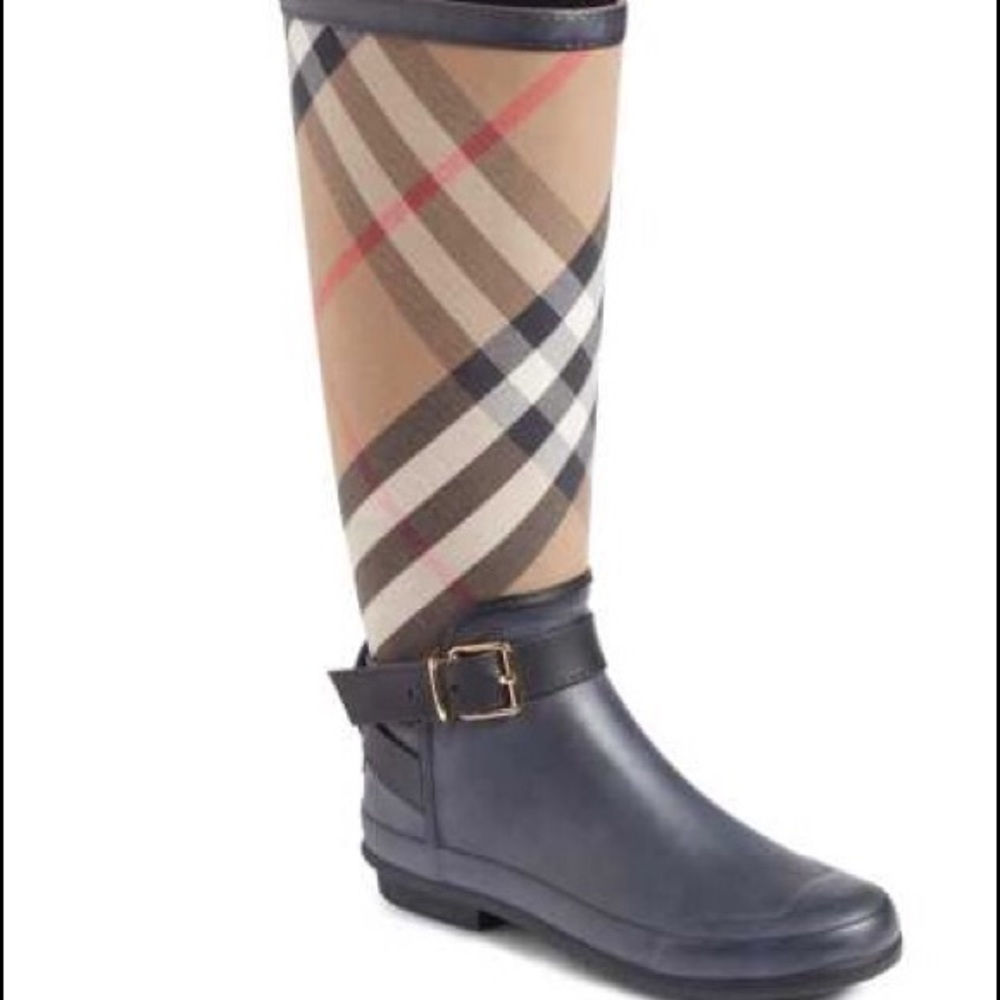Burberry Rain boots Size 6, worn twice